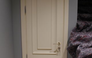 классические белые двери эмаль